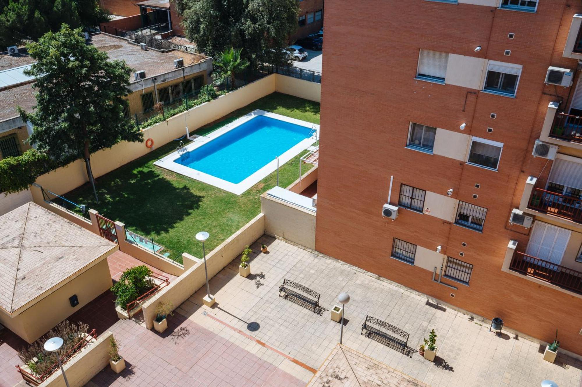 Piscina Abierta! Parking En Sevilla Centro Incluido * Camas